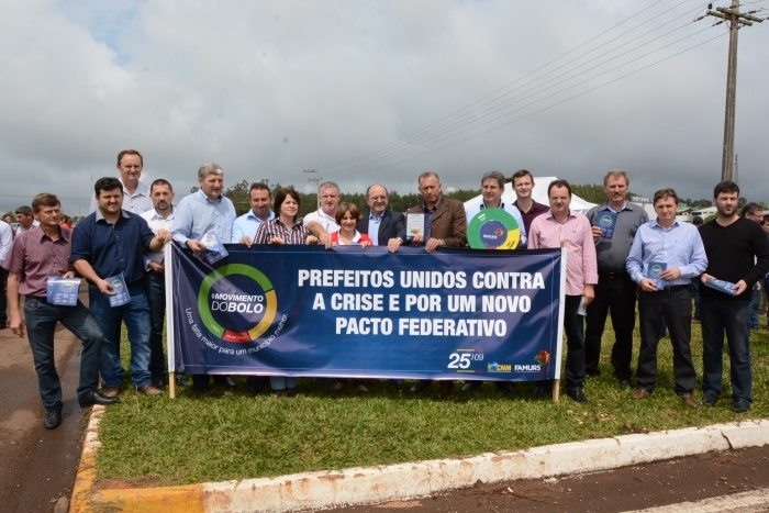 Movimento pelo Novo Pacto Federativo mobilizou prefeitos da Amunor (Foto: Taíz Reginini)